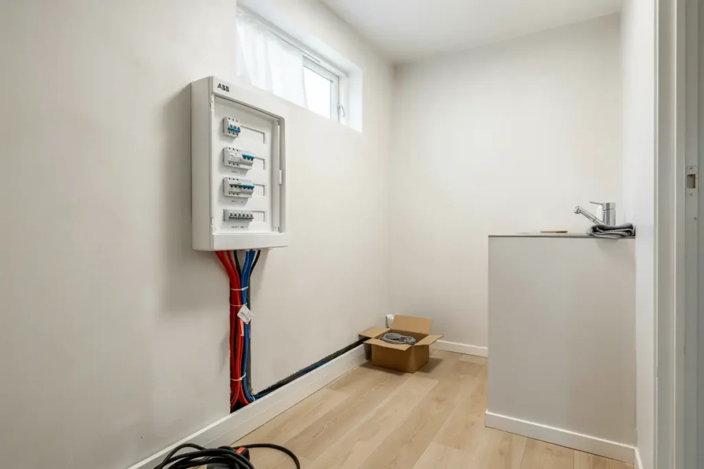 ombyggnad av elcentral och nya gruppledningar i kedjehus